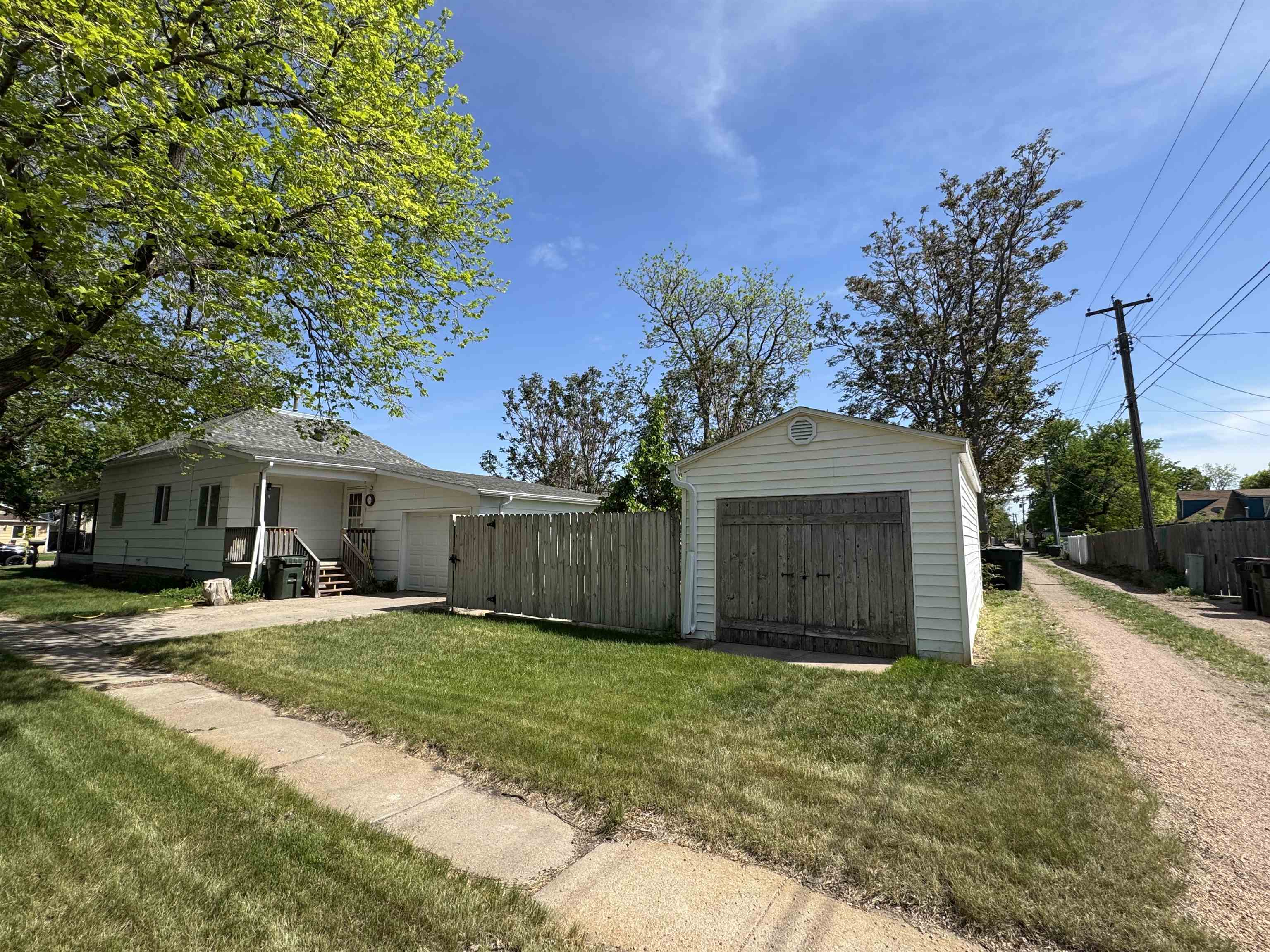 402 S Elm