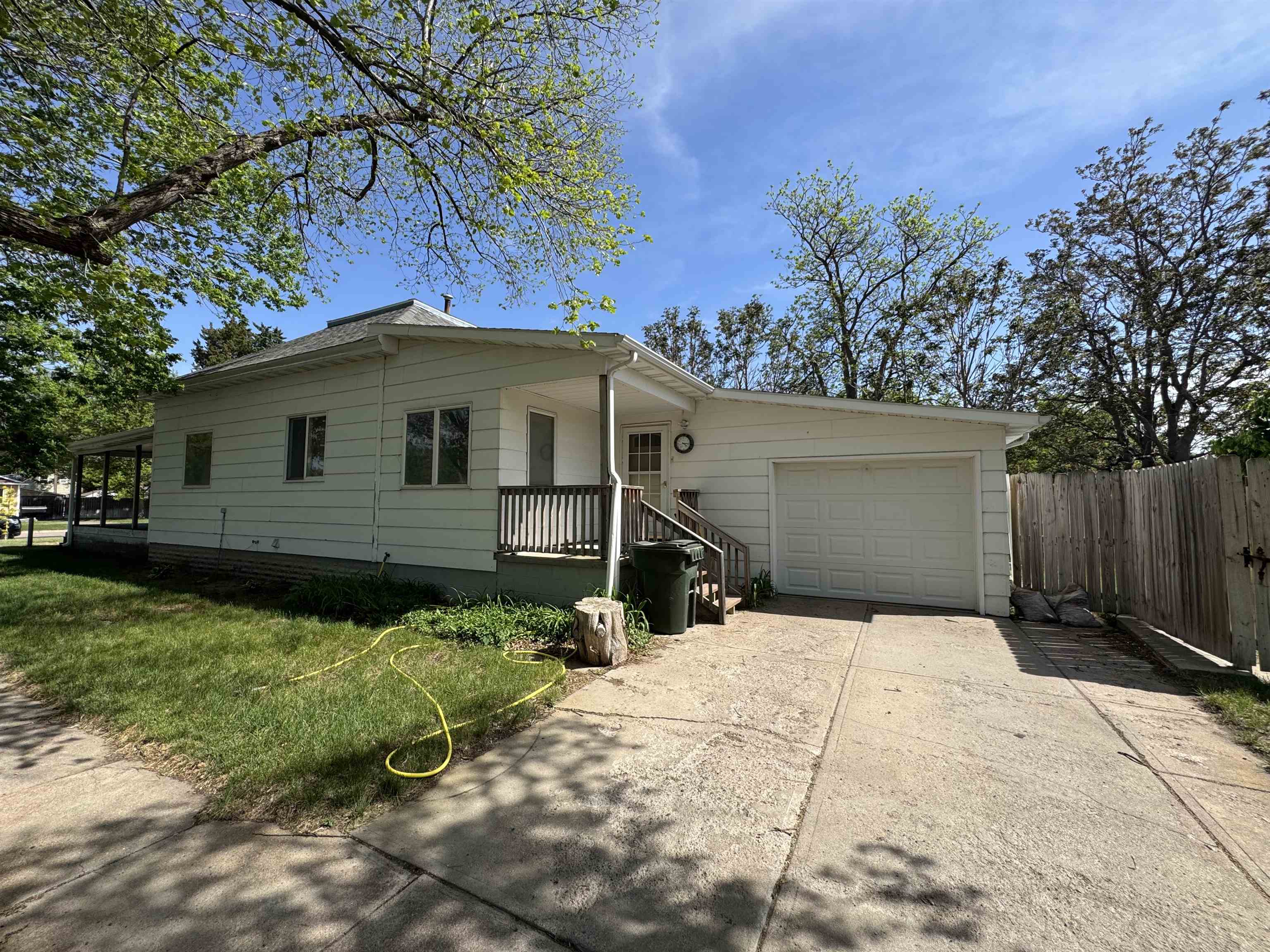402 S Elm