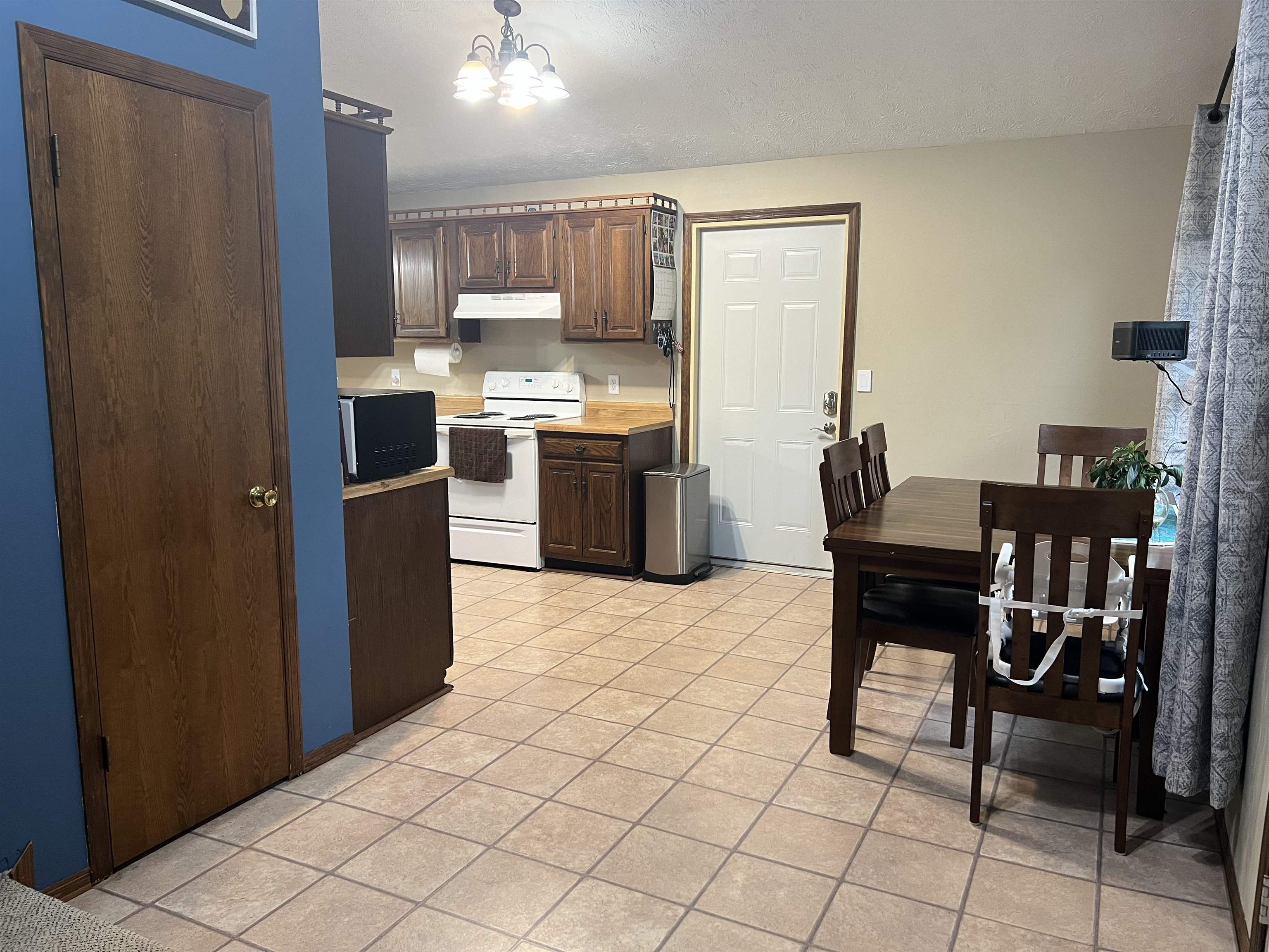1008 Hackberry Rd