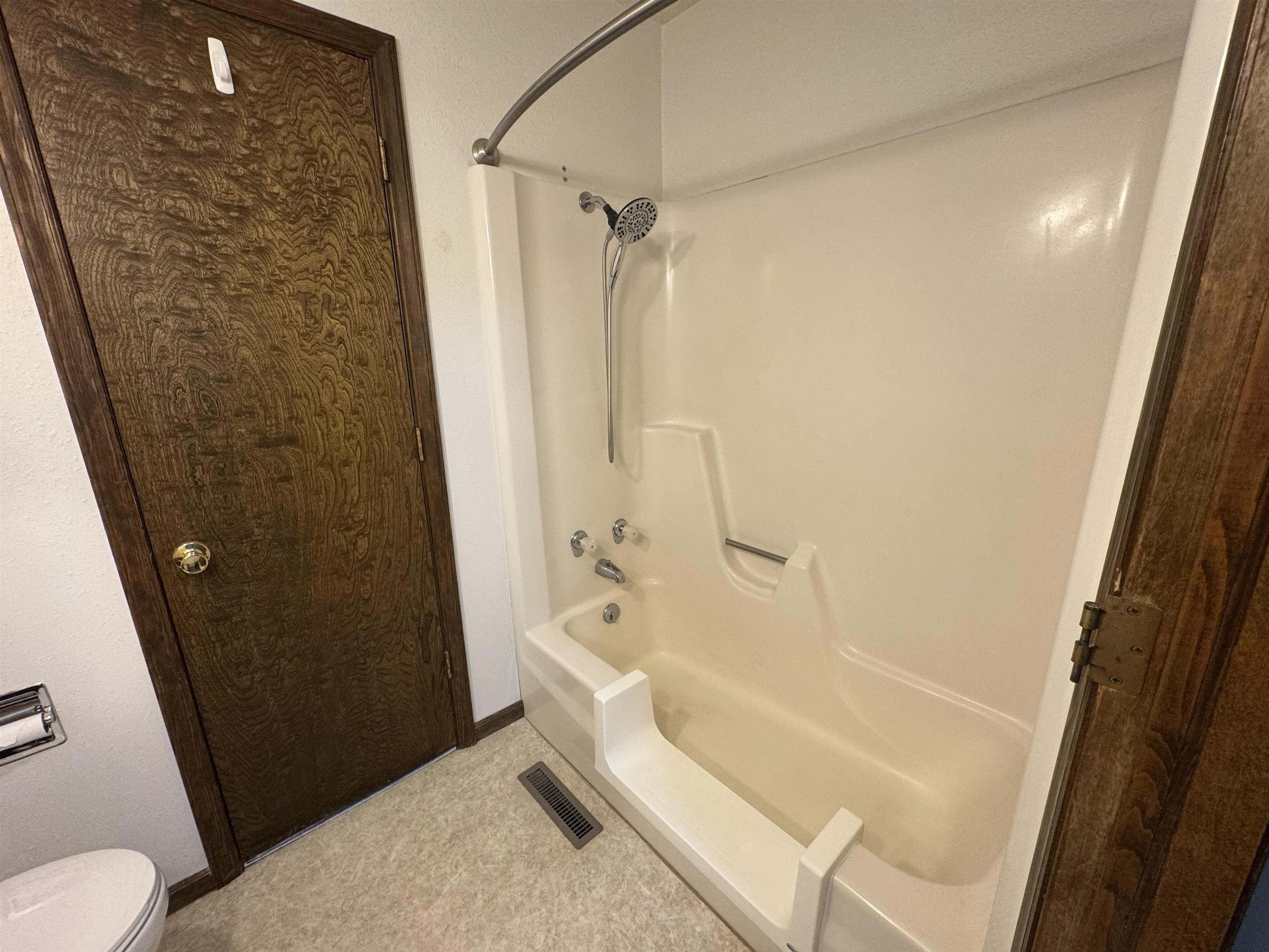 1109 Sandhill Court