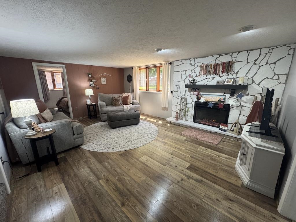 702 Cedarberry Court