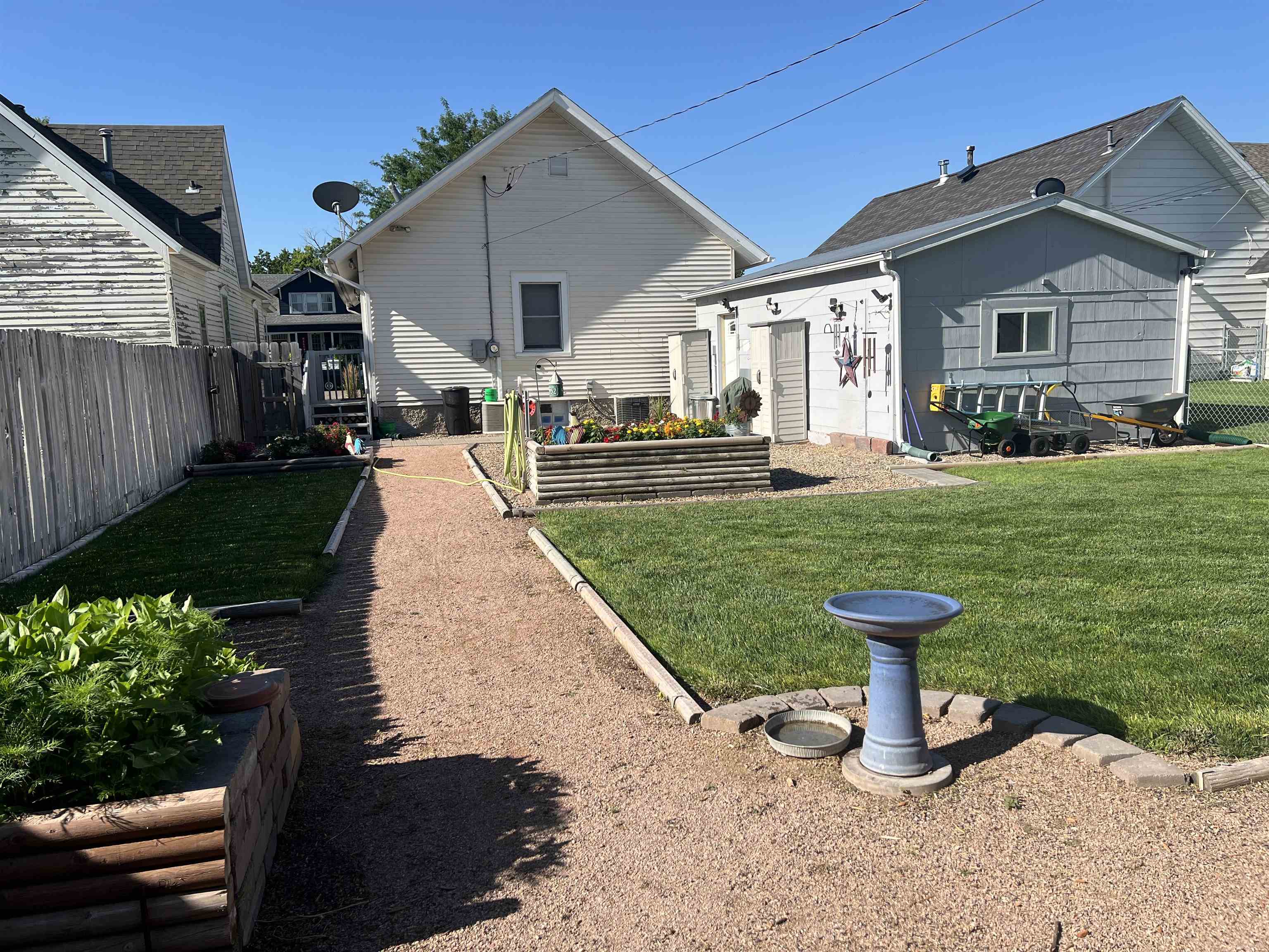 809 E 5th