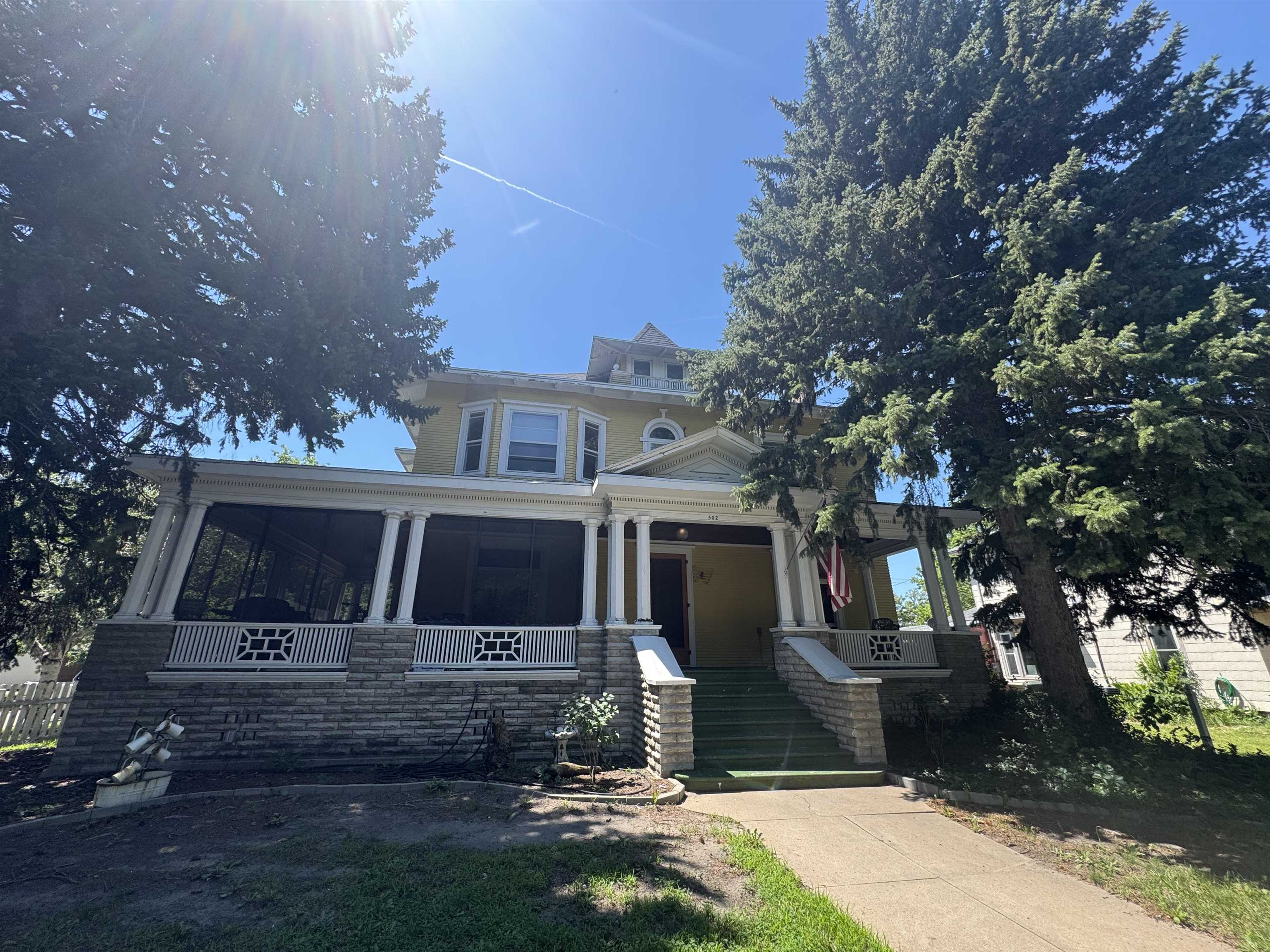 502 W 5th Street