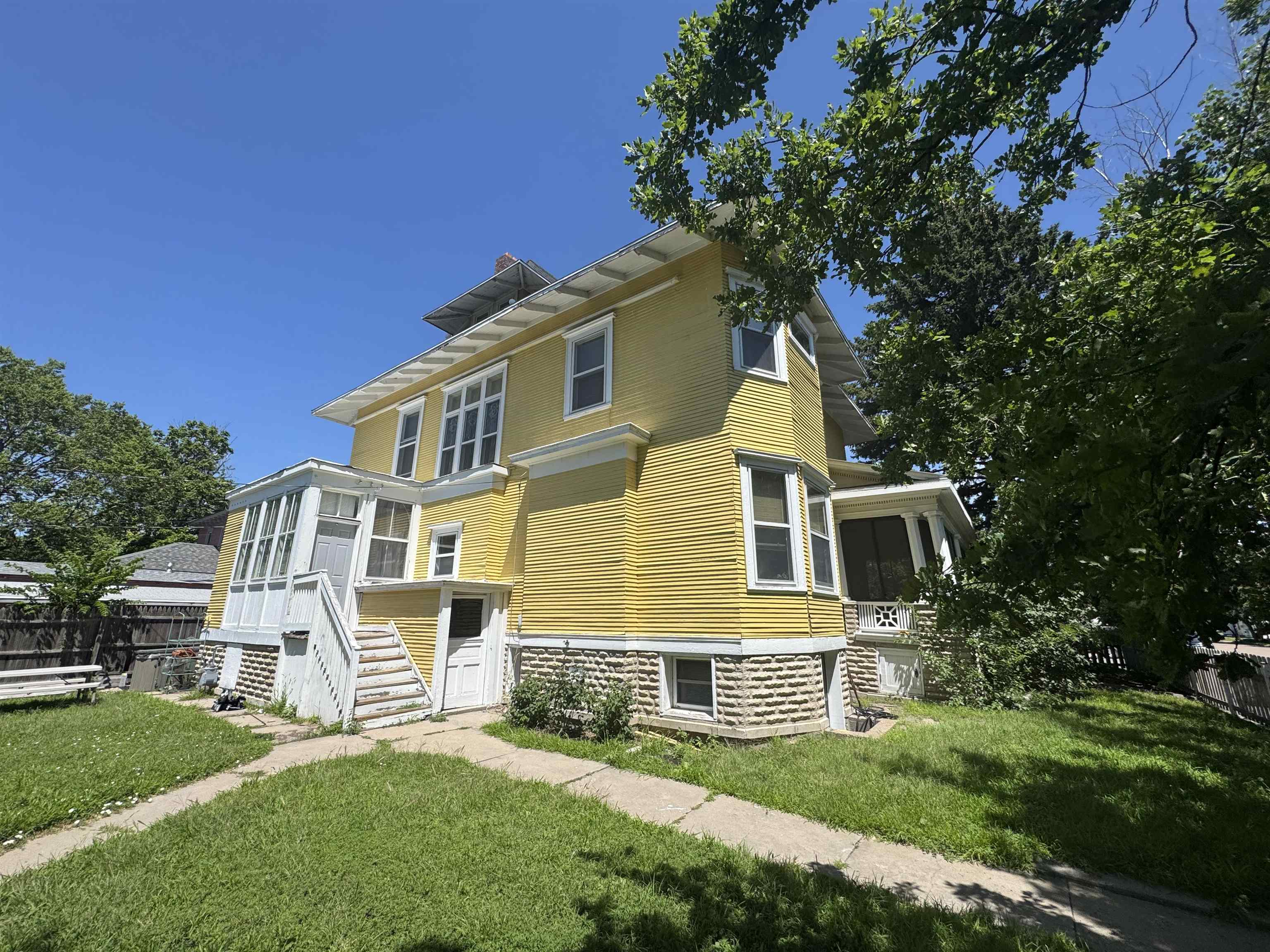 502 W 5th Street