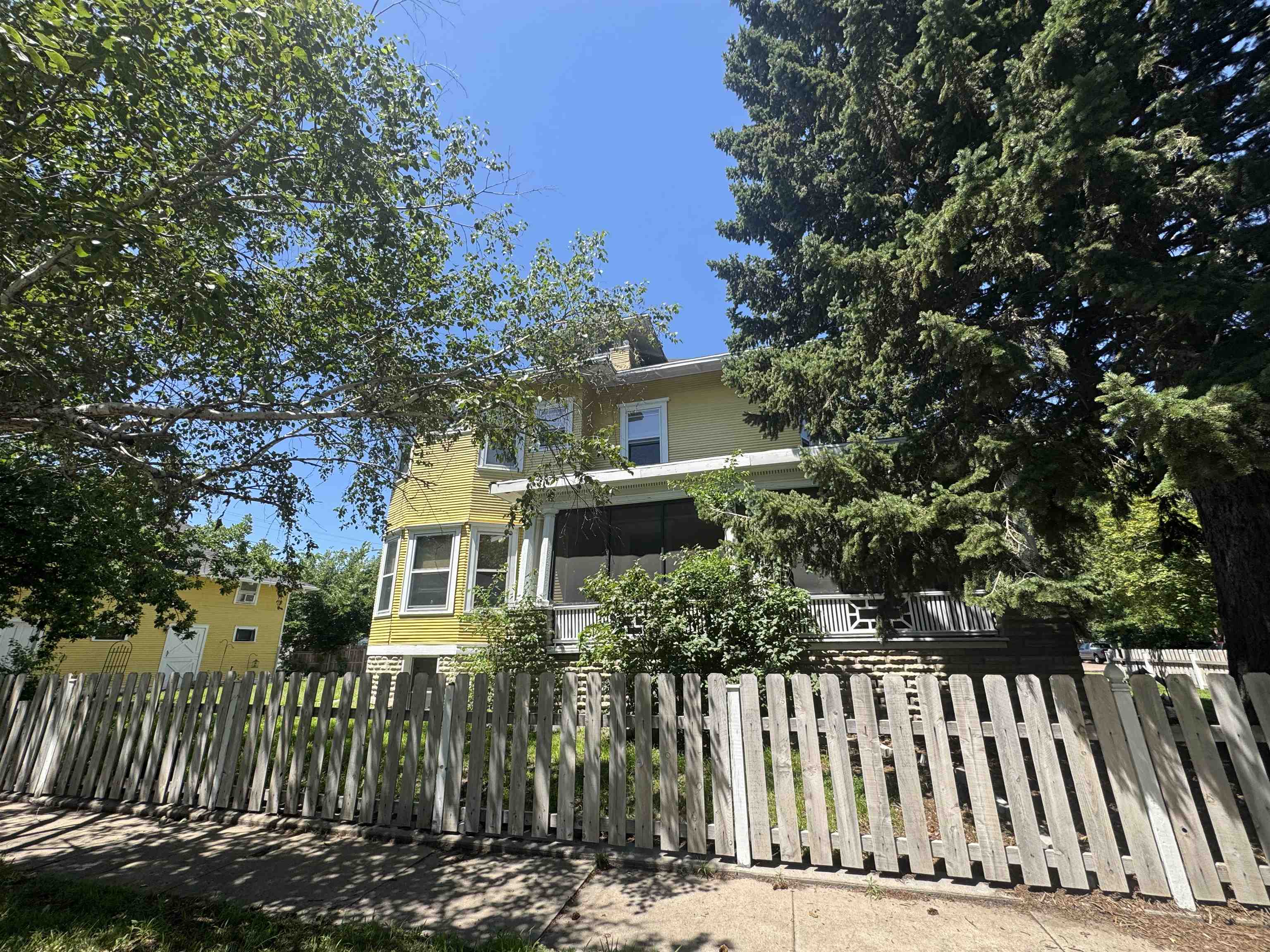 502 W 5th Street