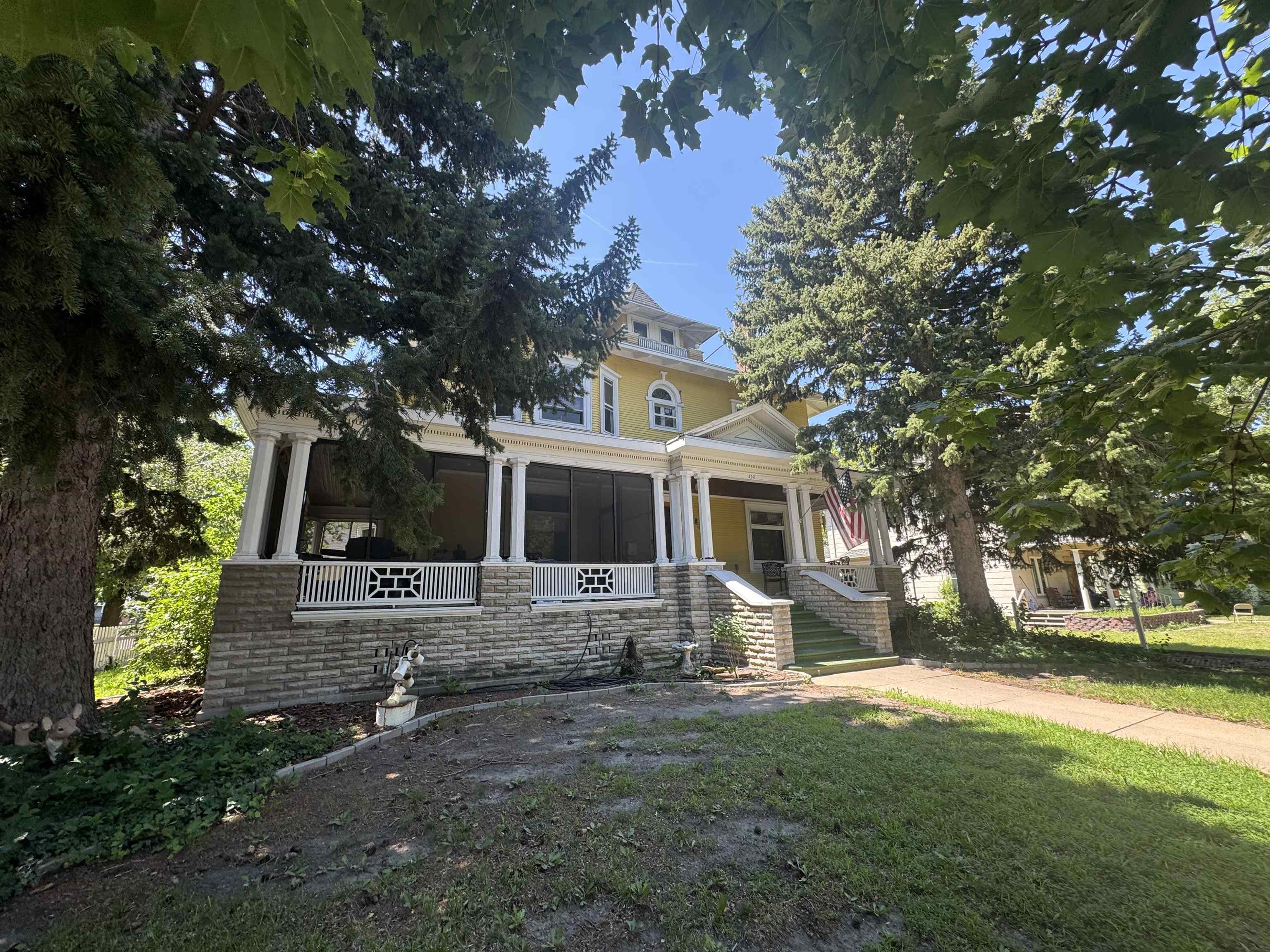 502 W 5th Street