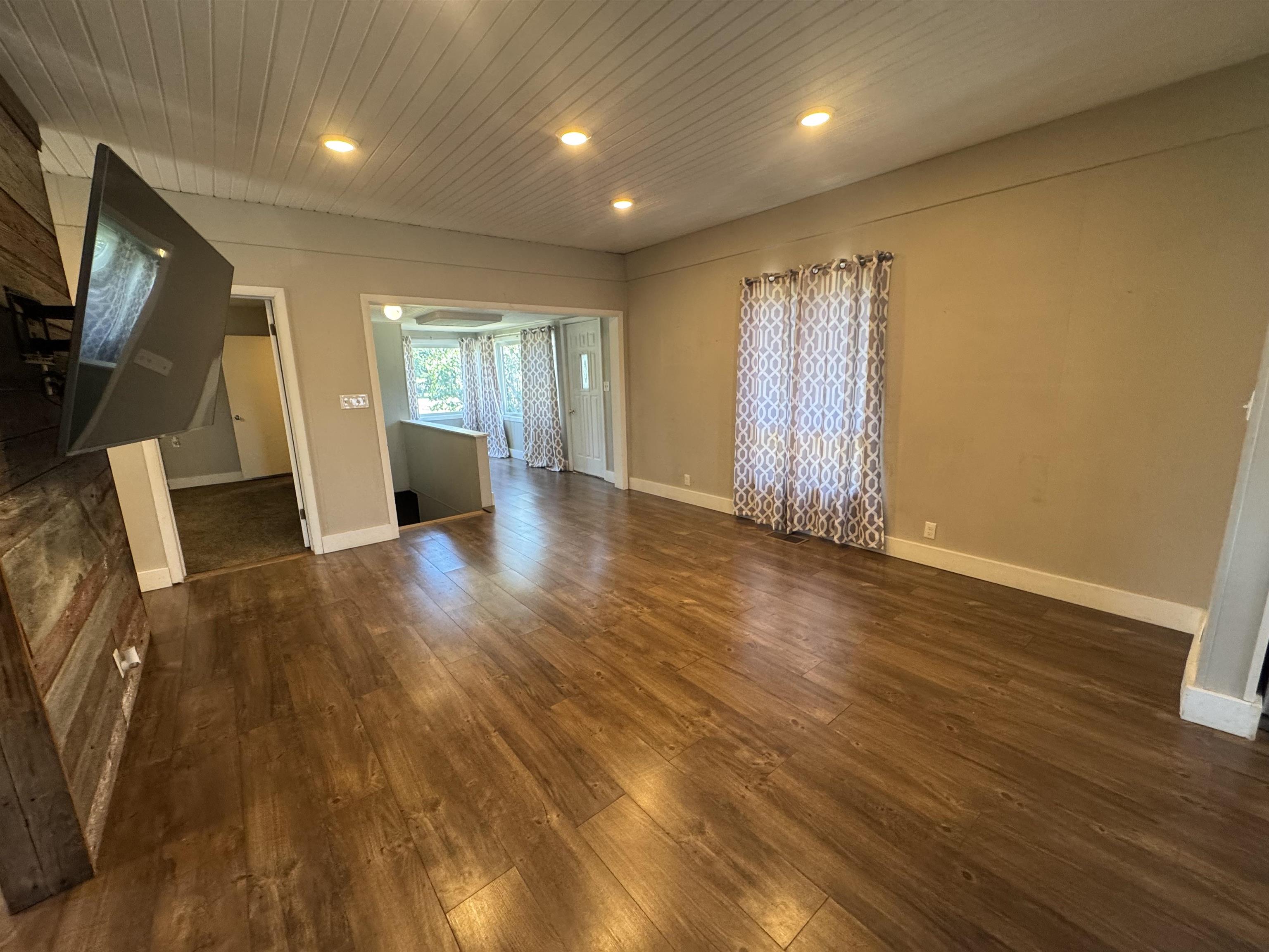 1015 N County Road