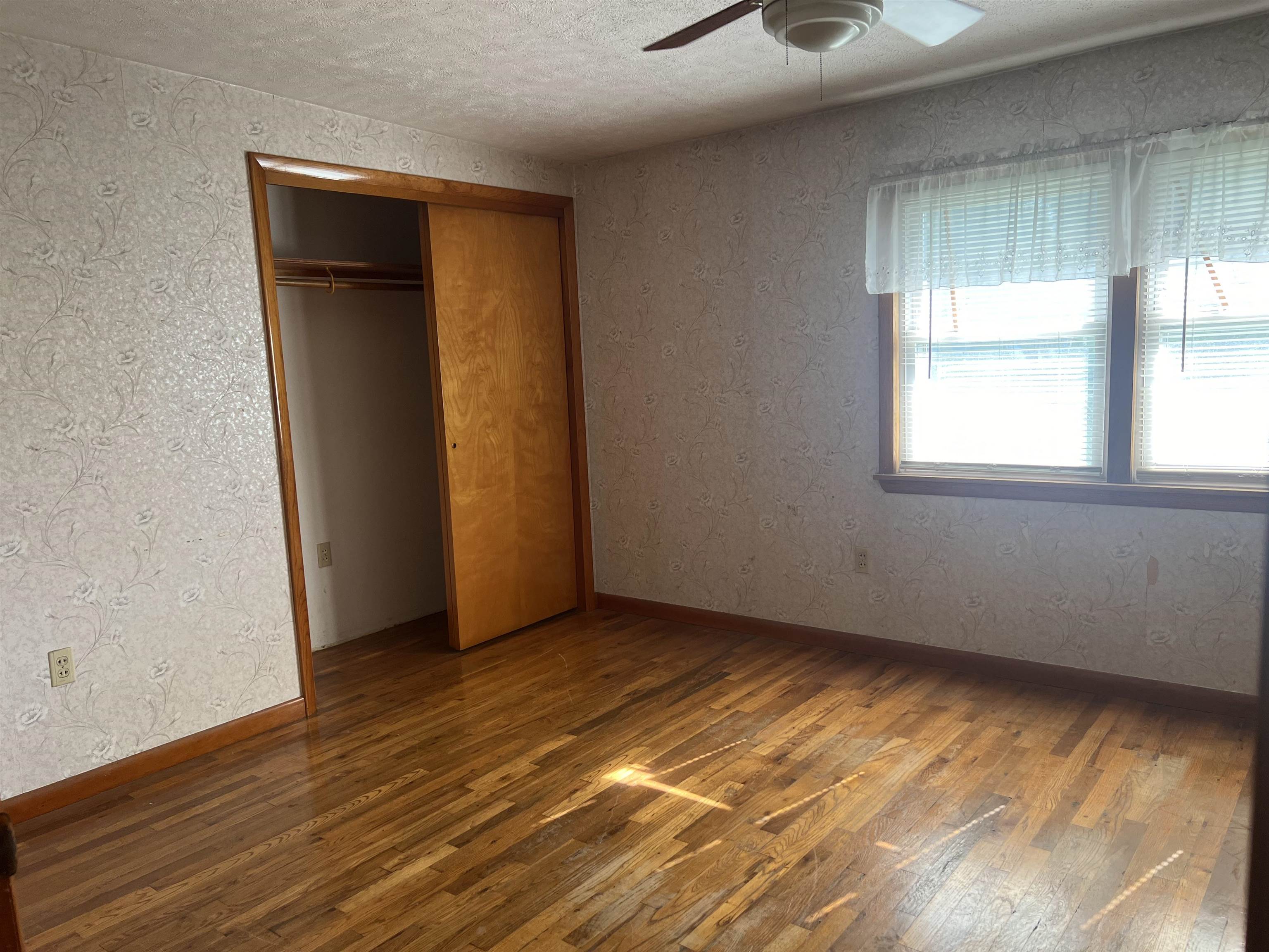 129 E North River Rd