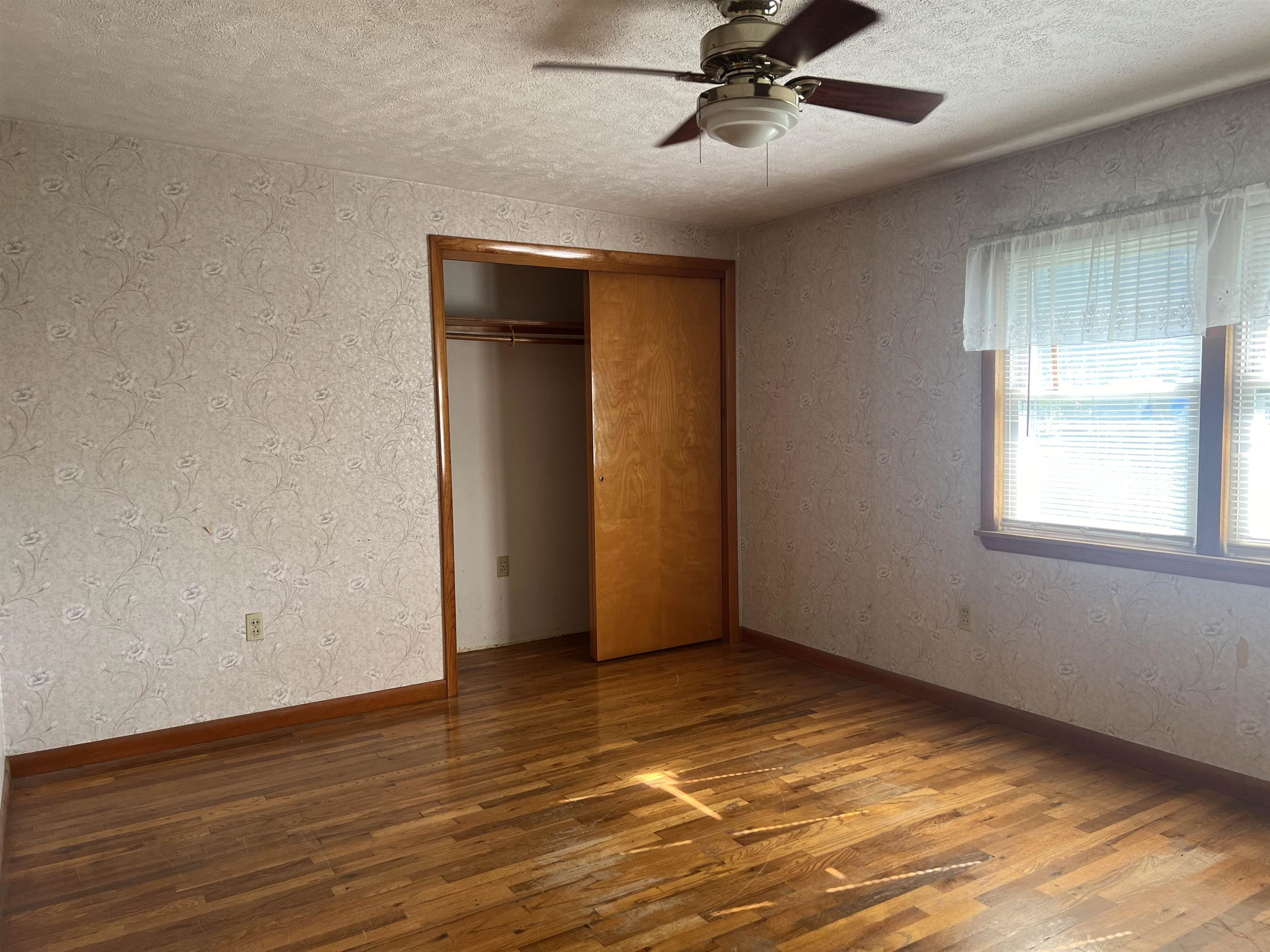 129 E North River Rd