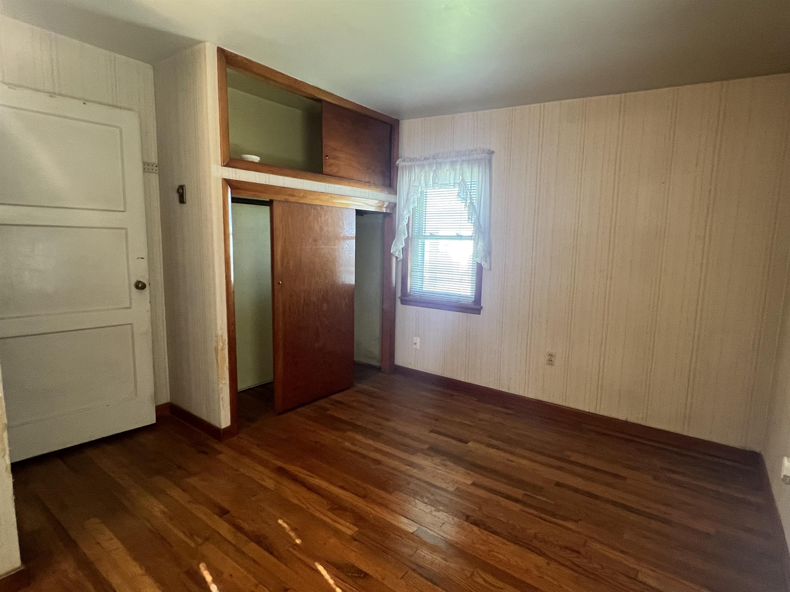 129 E North River Rd