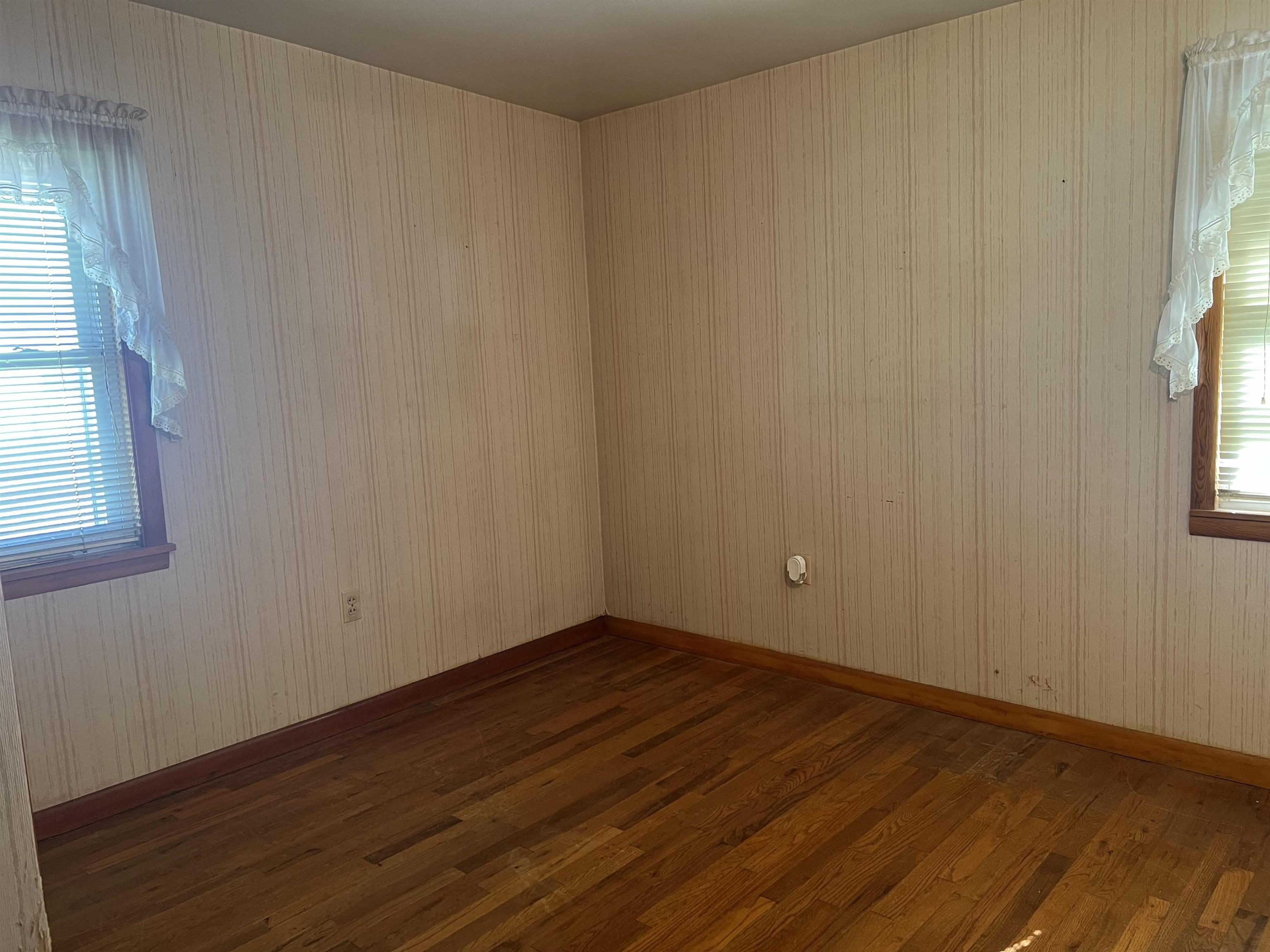 129 E North River Rd