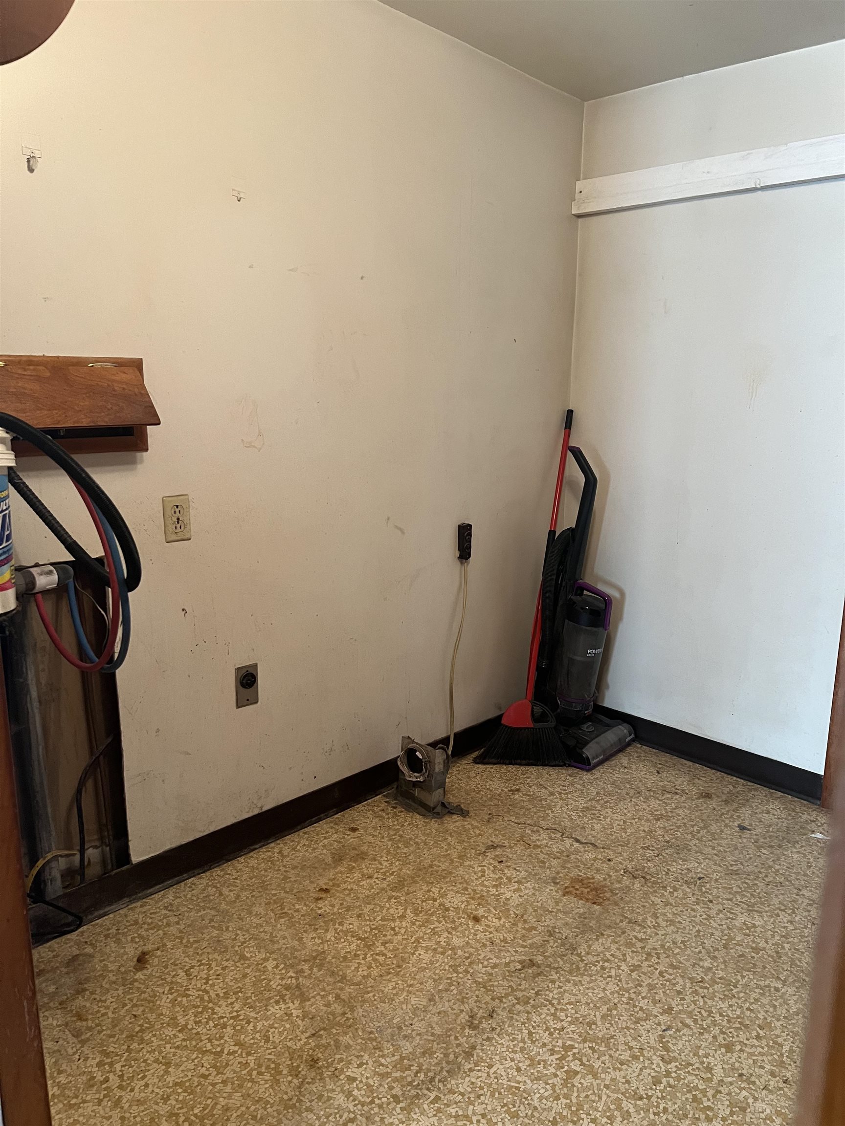 129 E North River Rd