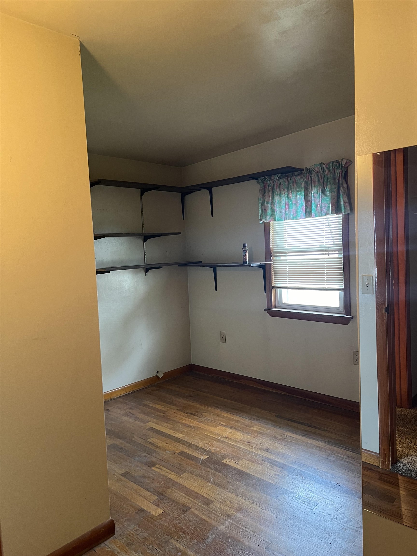 129 E North River Rd