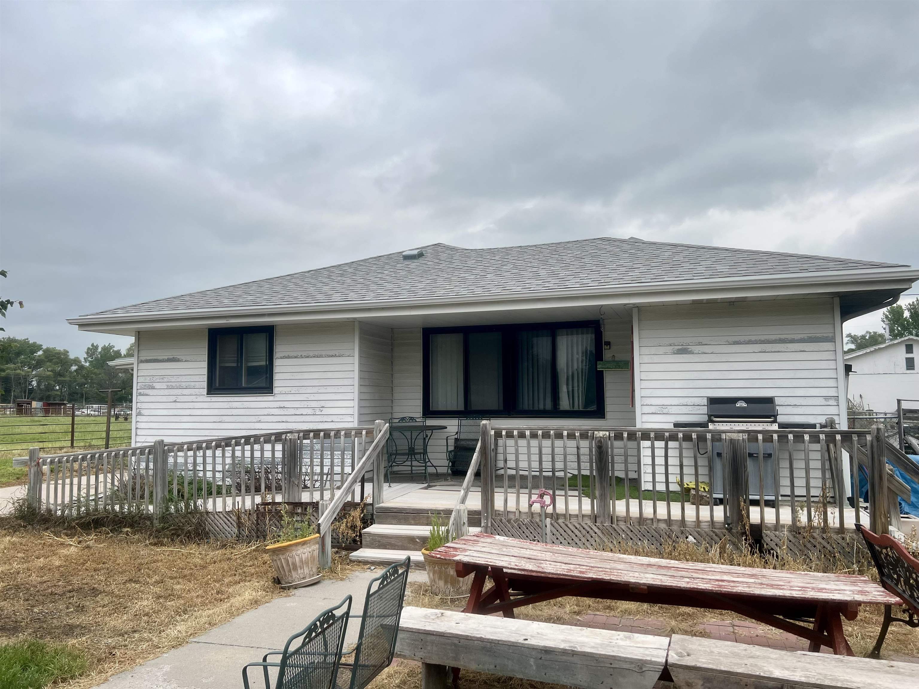 129 E North River Rd