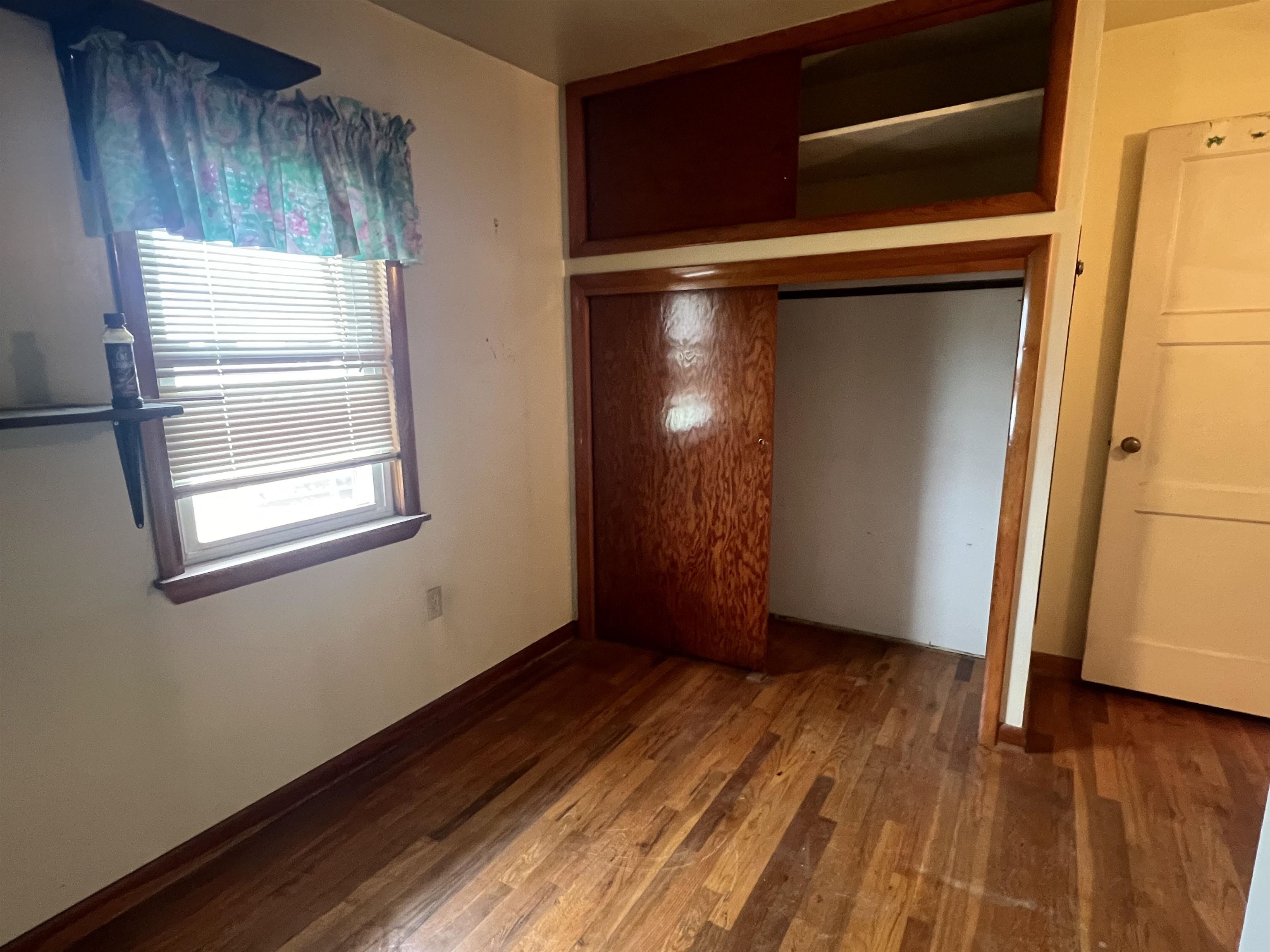 129 E North River Rd