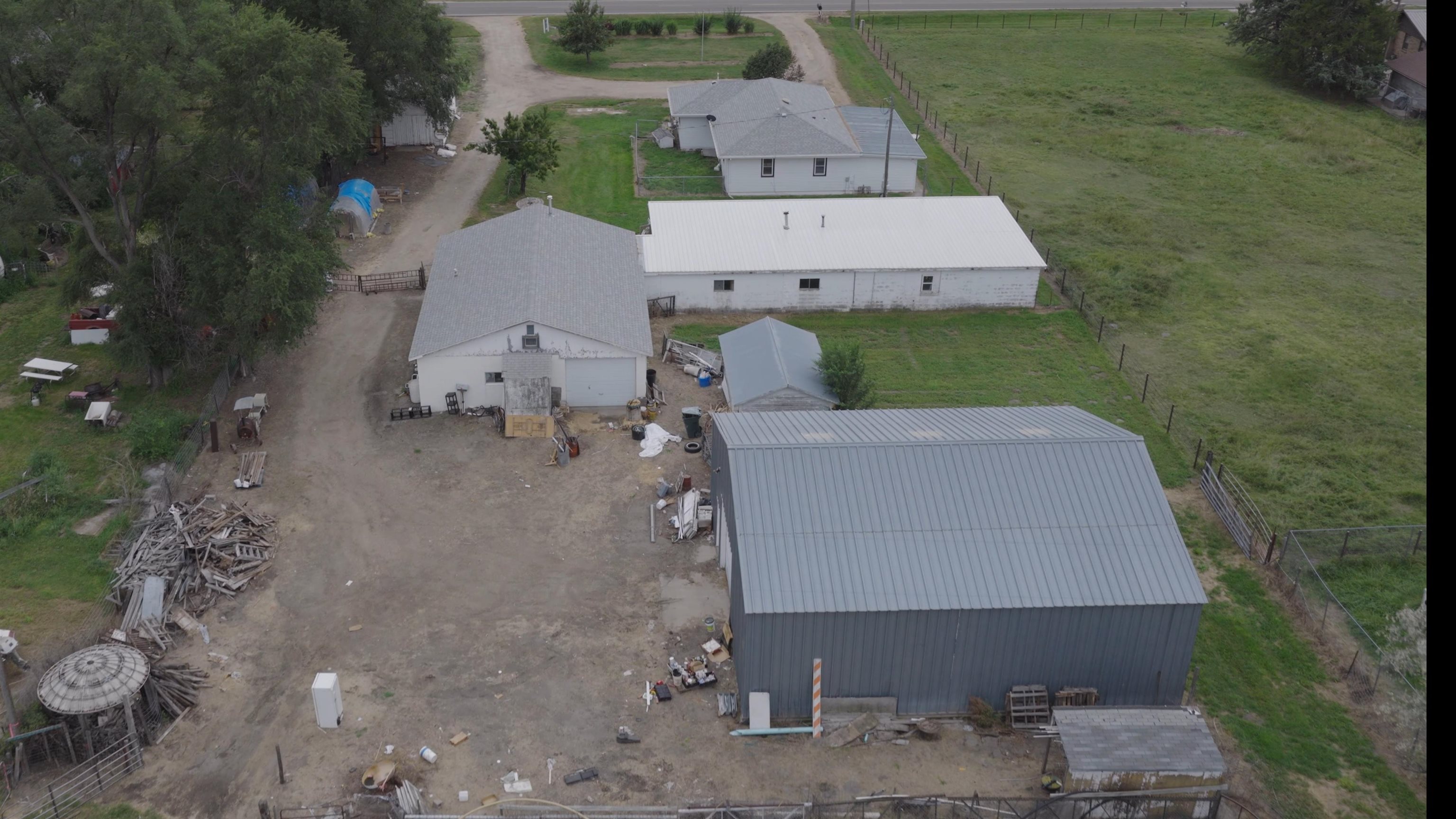 129 E North River Rd