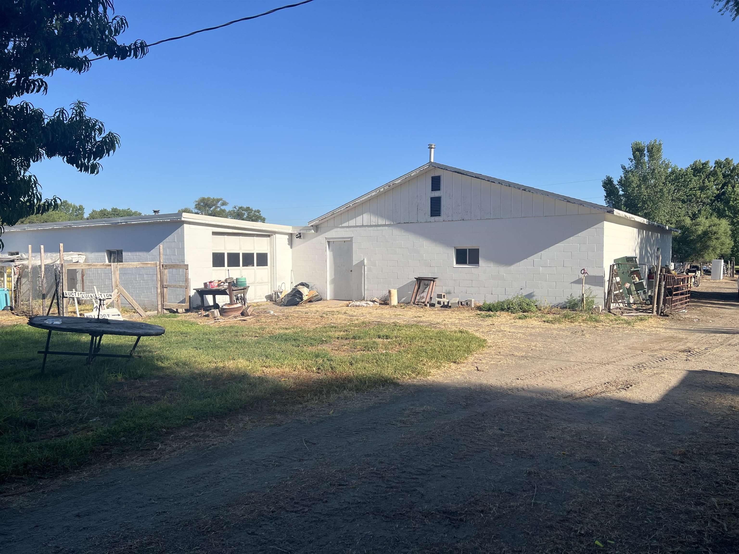 129 E North River Rd