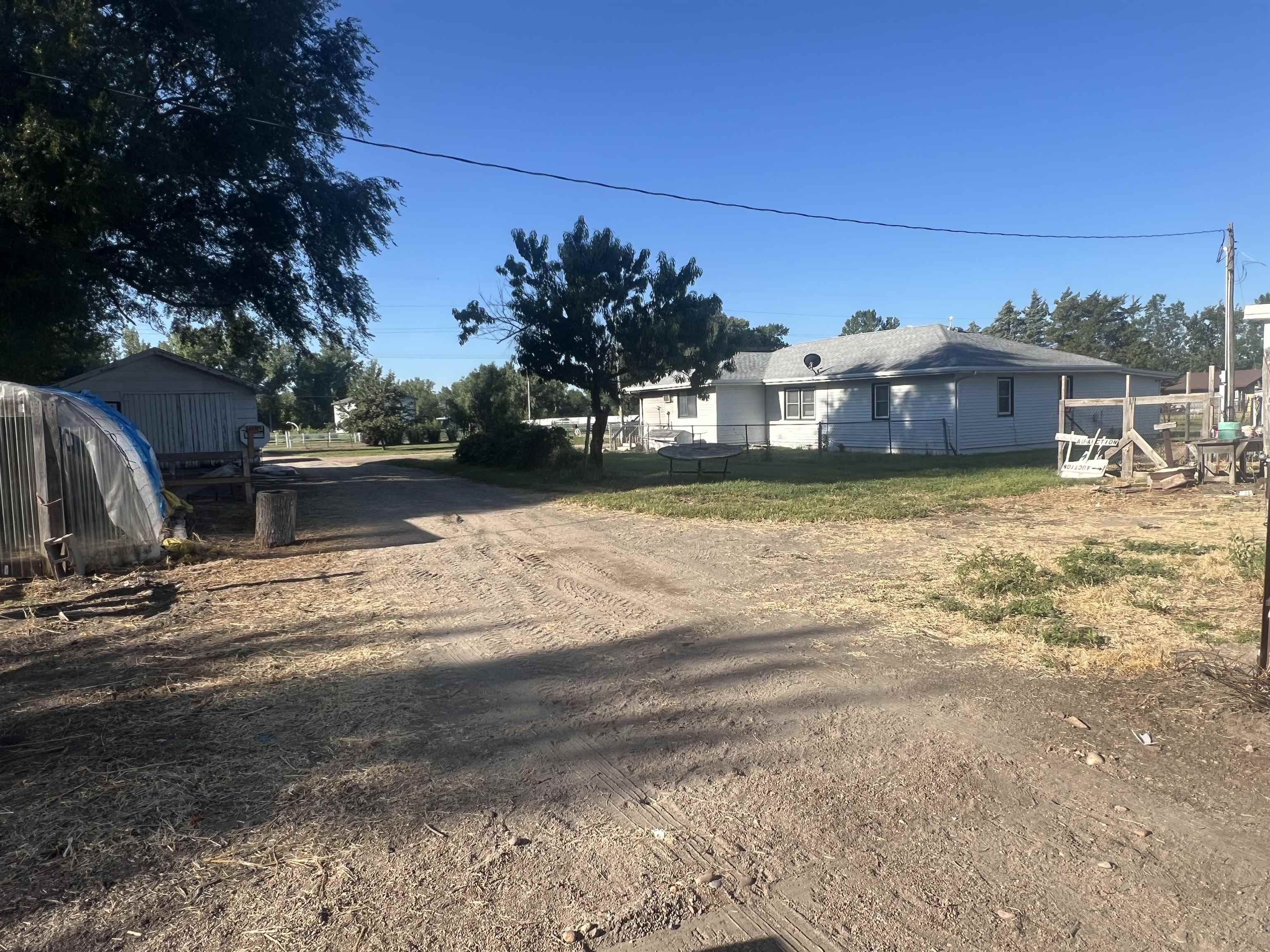 129 E North River Rd