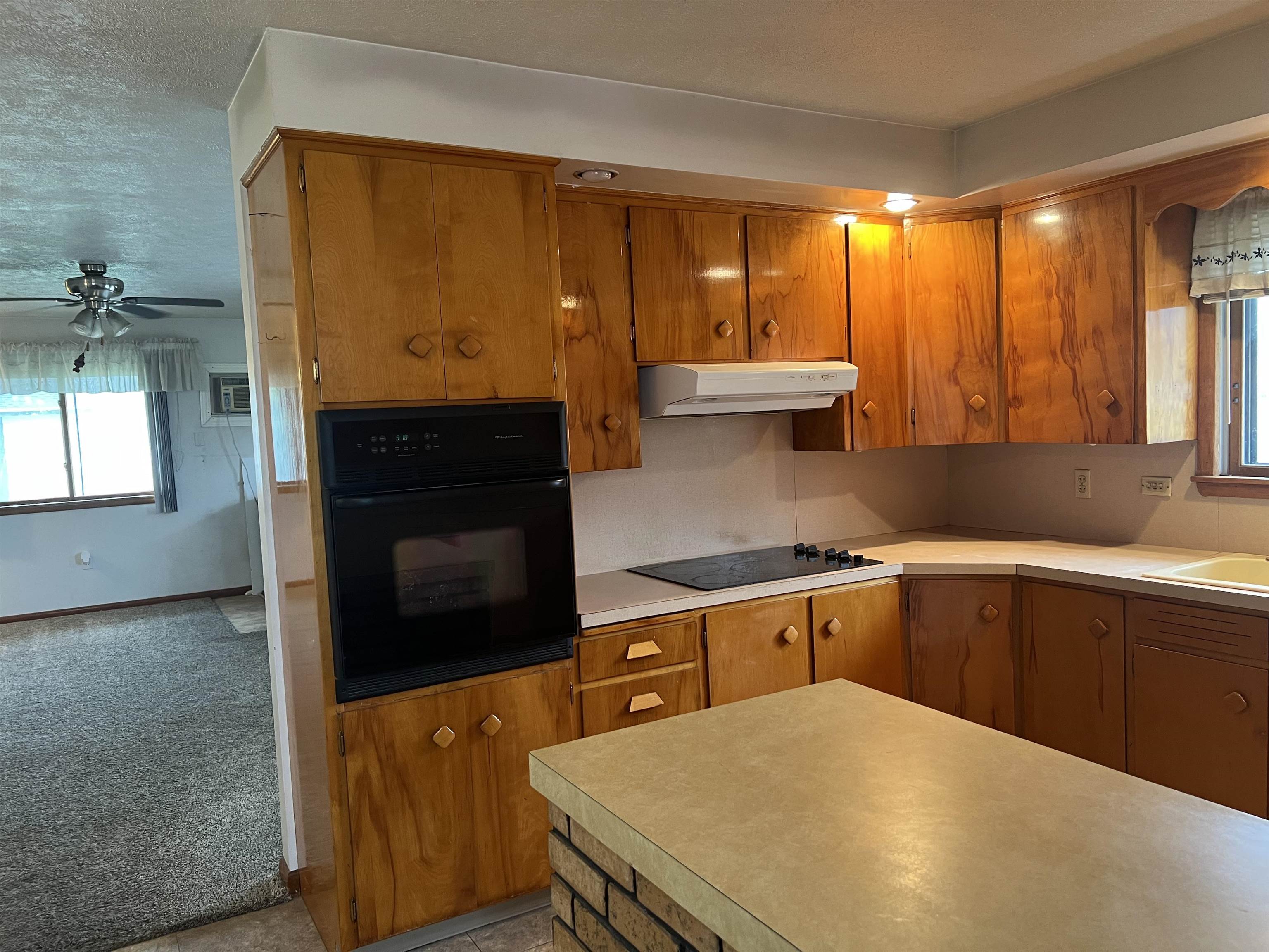 129 E North River Rd