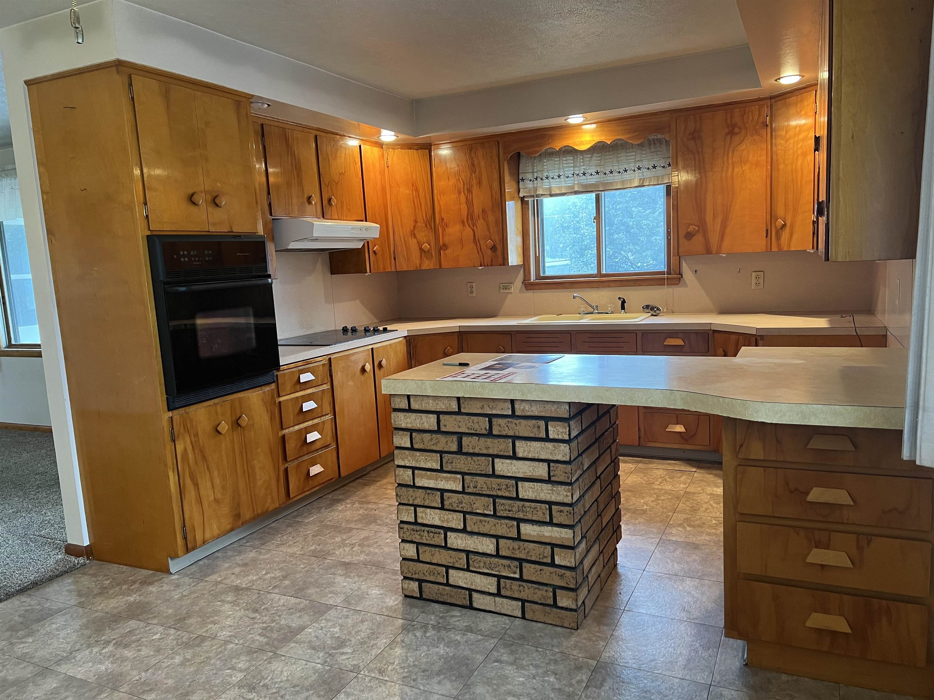 129 E North River Rd