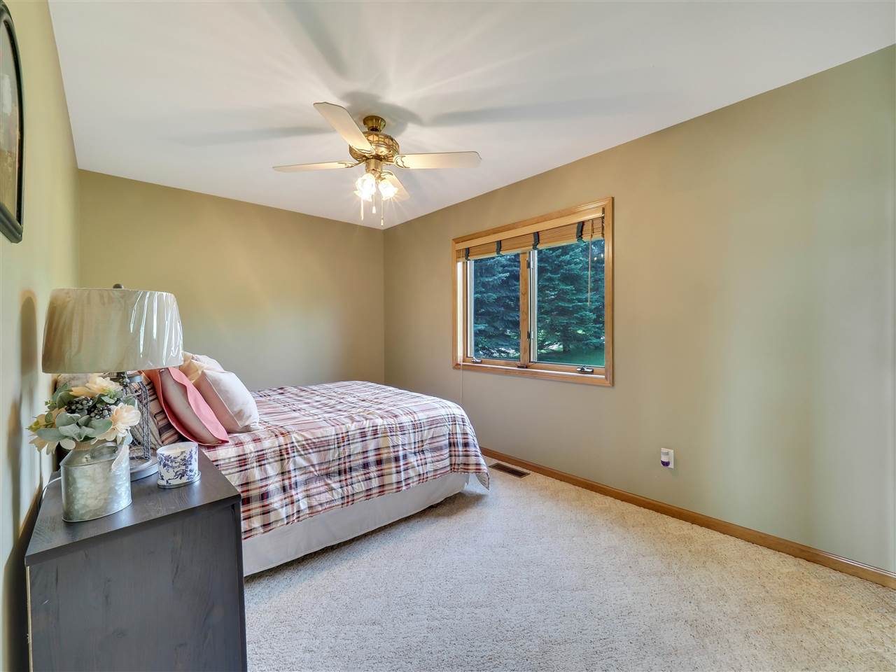 05710 Lakeshore Road