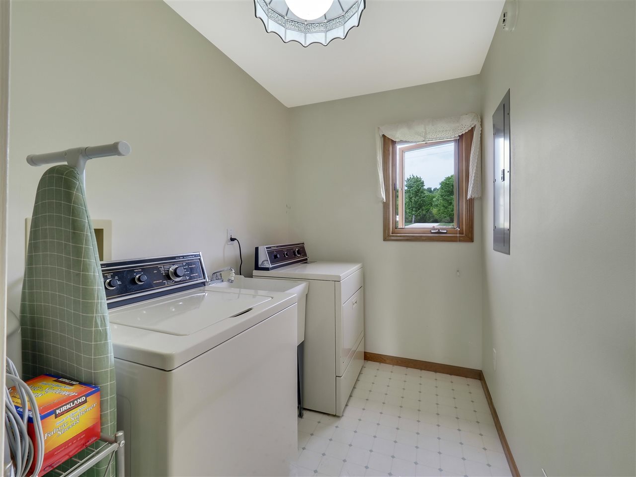 05710 Lakeshore Road