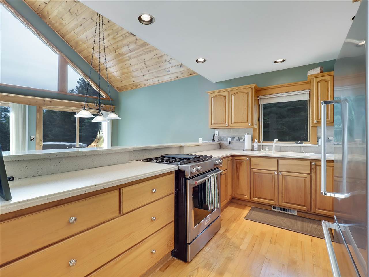 05710 Lakeshore Road