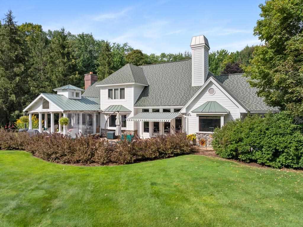 645 Woodhill Court