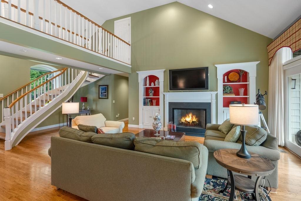 645 Woodhill Court