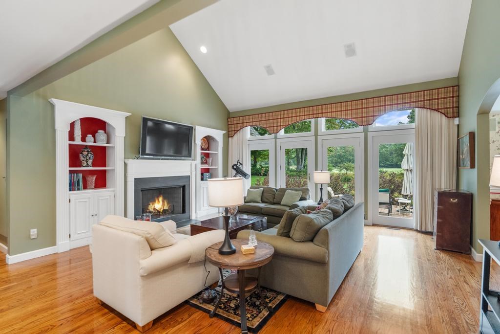 645 Woodhill Court