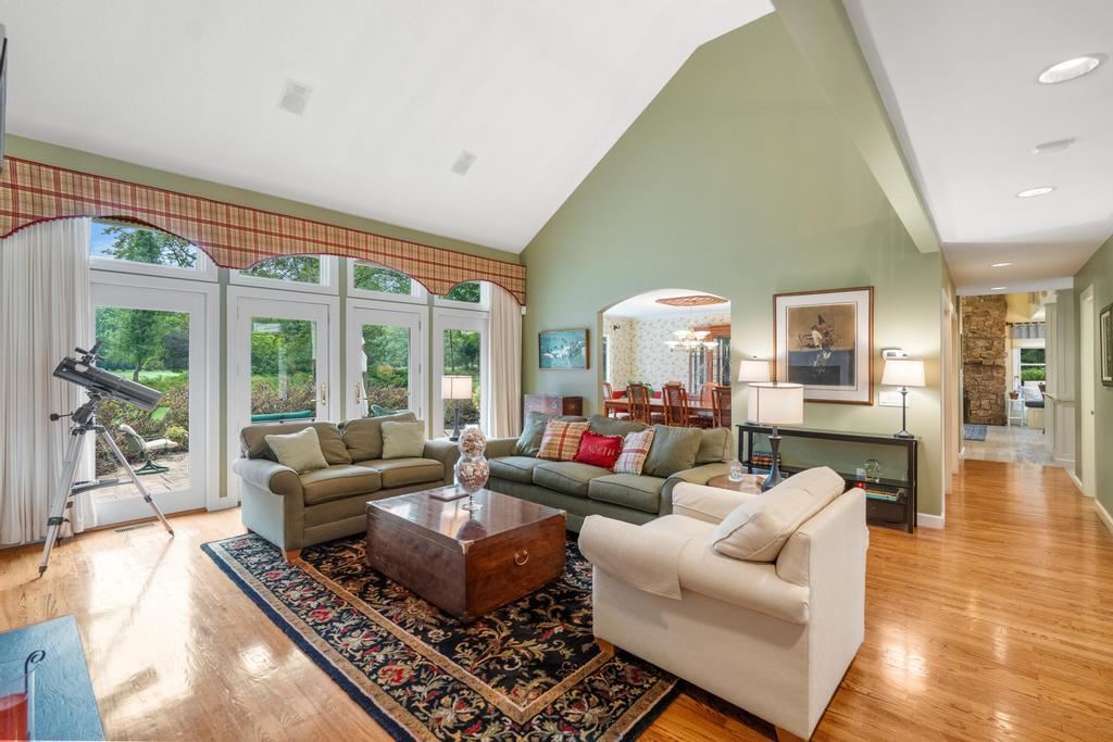 645 Woodhill Court
