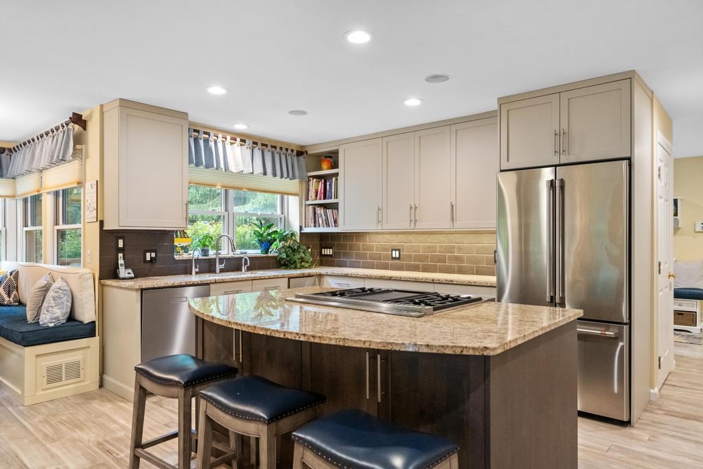 645 Woodhill Court