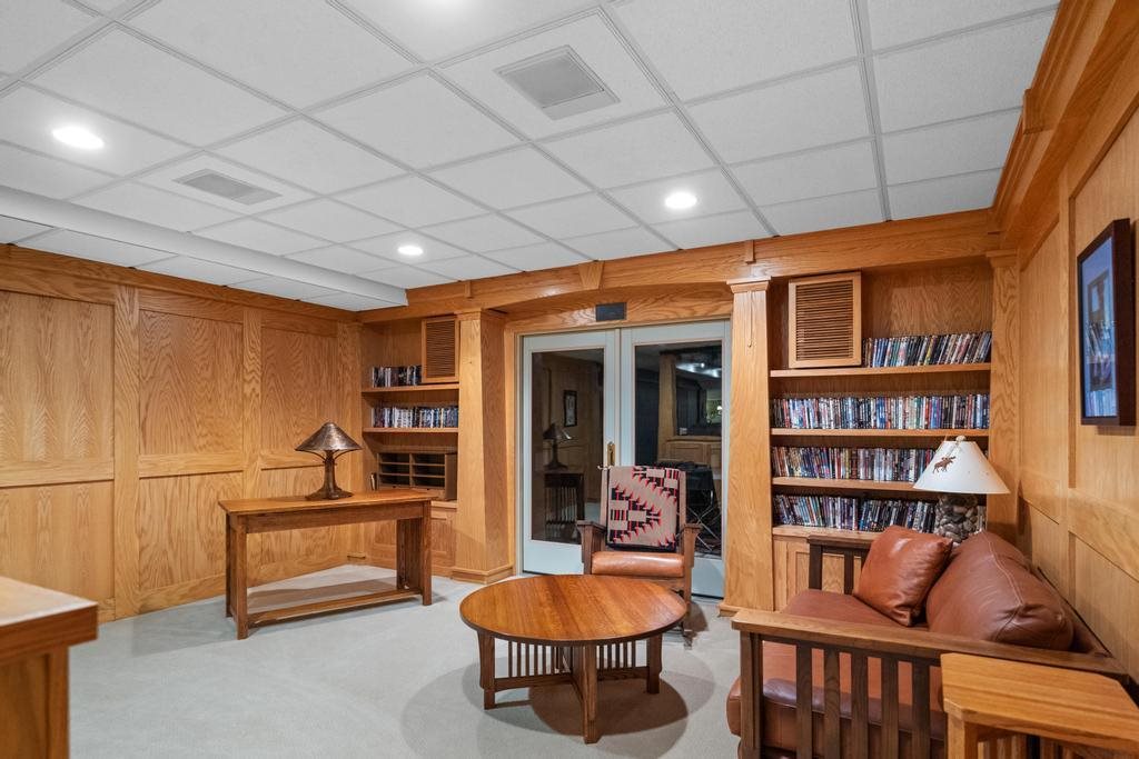 645 Woodhill Court