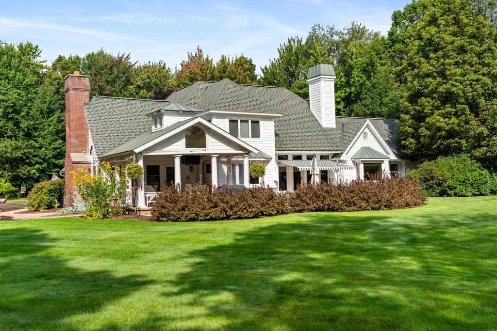 645 Woodhill Court