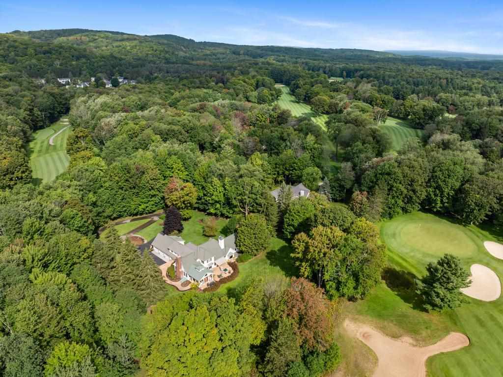 645 Woodhill Court