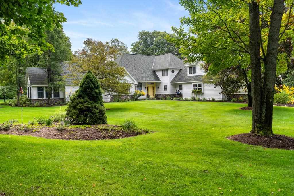 645 Woodhill Court