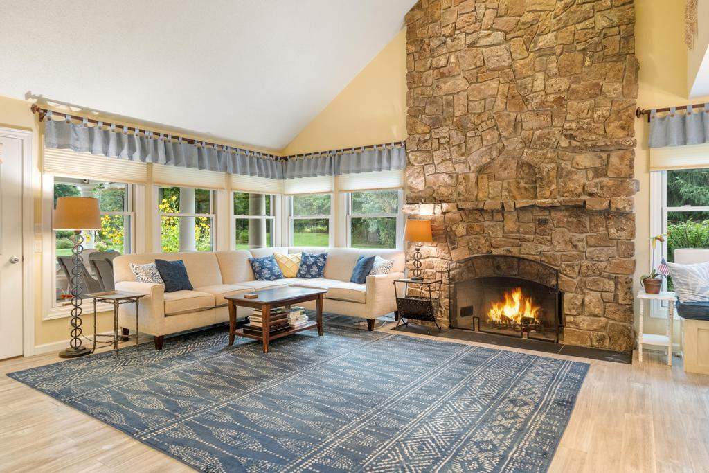 645 Woodhill Court