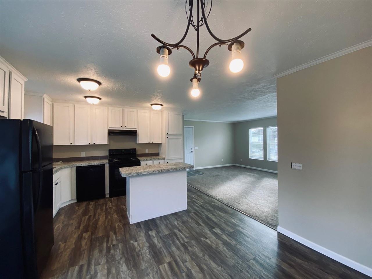 3929 Leslie Lane