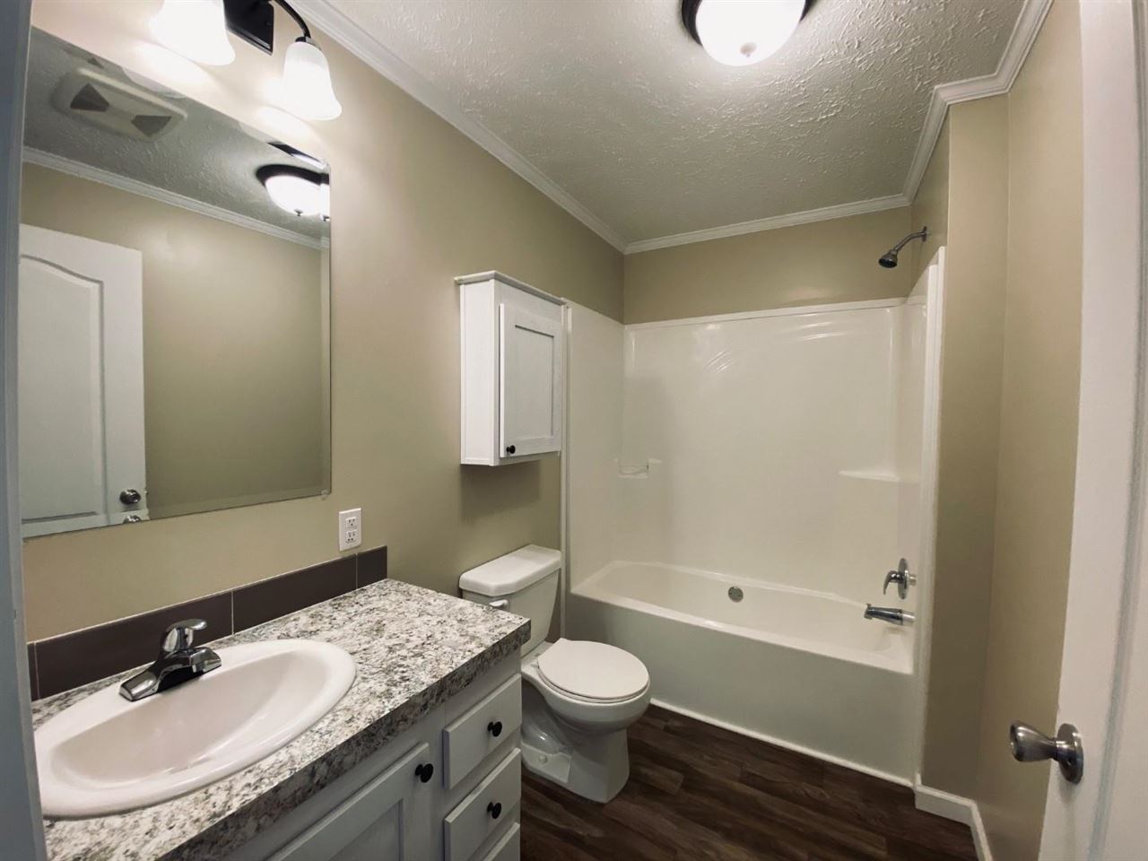 3929 Leslie Lane