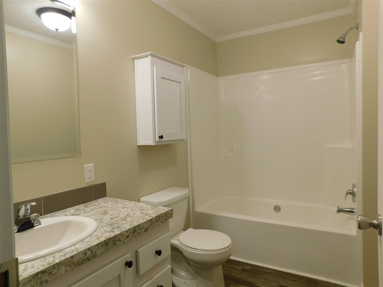 3895 Leslie Lane