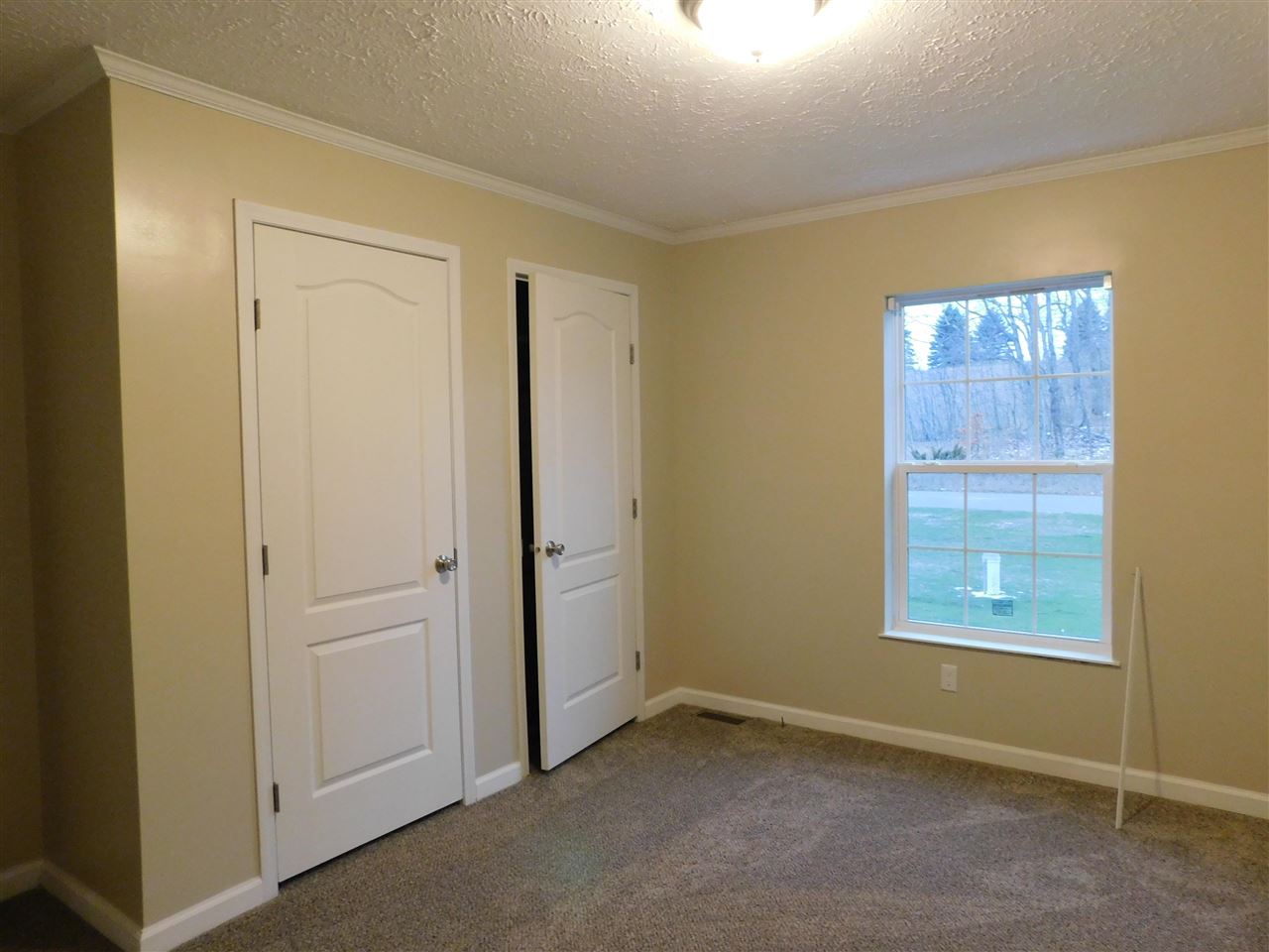 3895 Leslie Lane