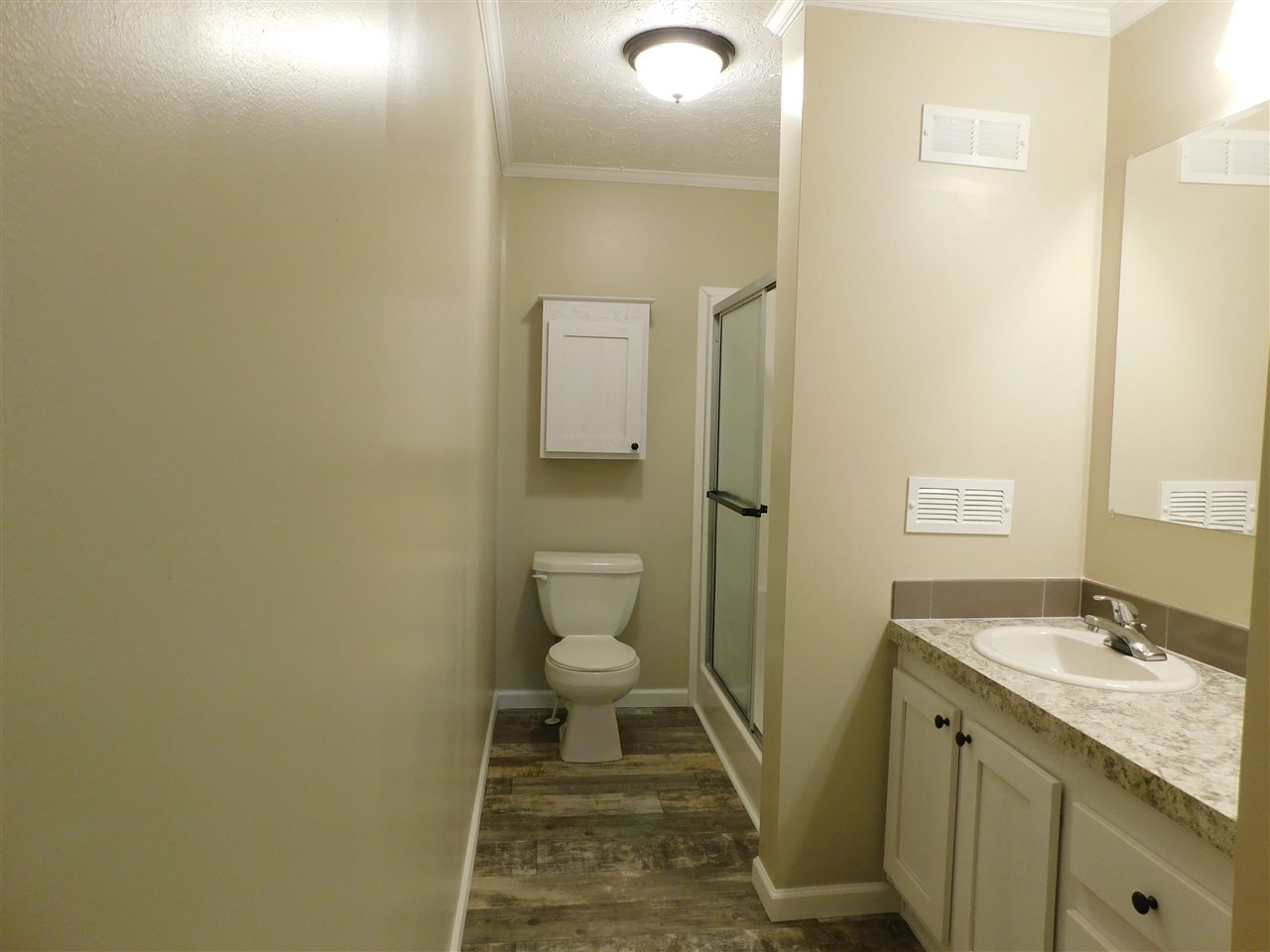 3895 Leslie Lane