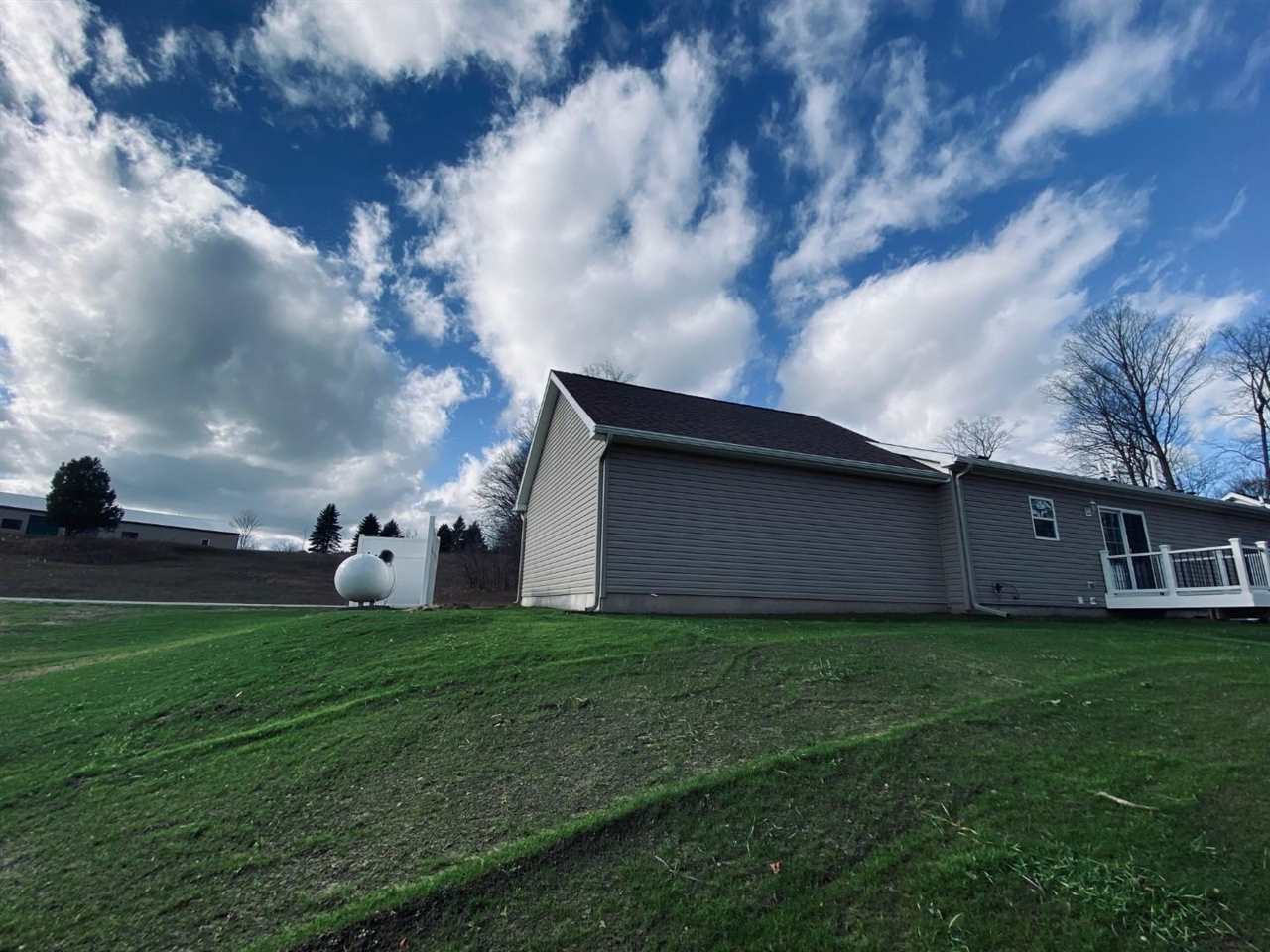 3895 Leslie Lane