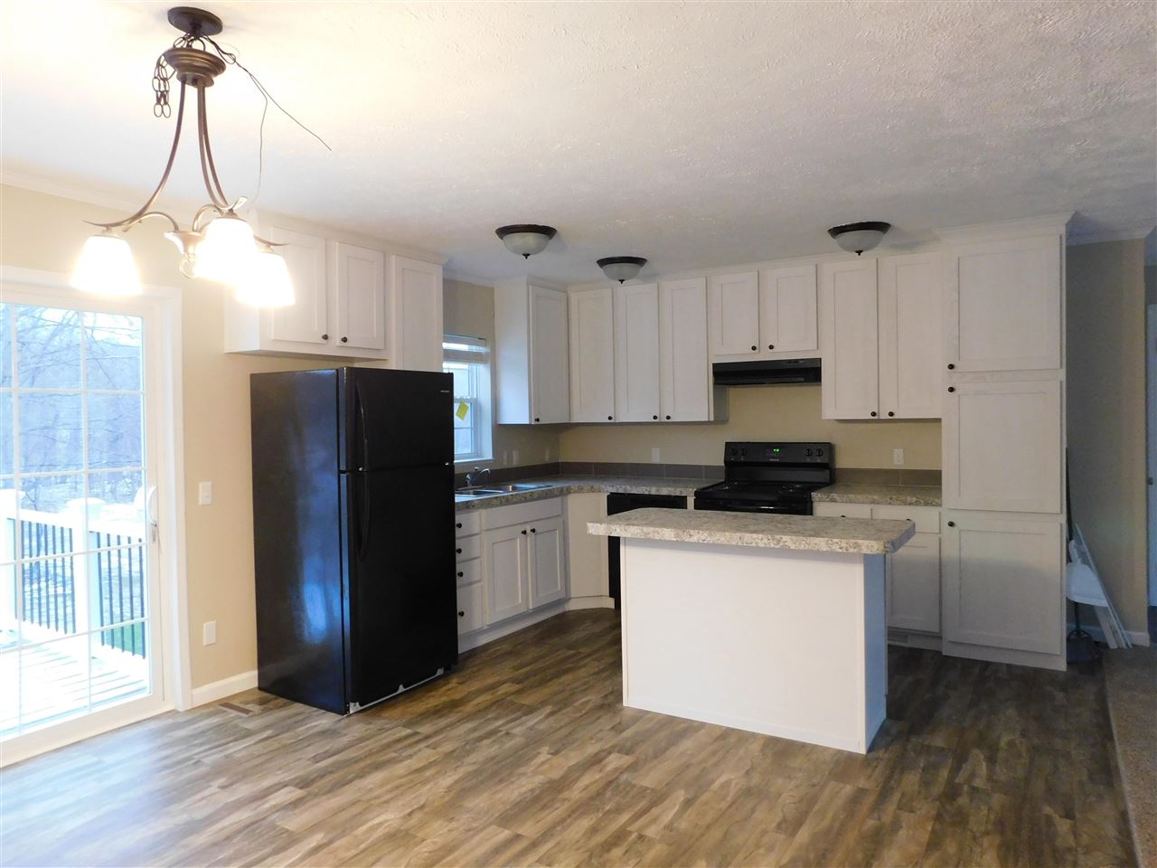 3895 Leslie Lane