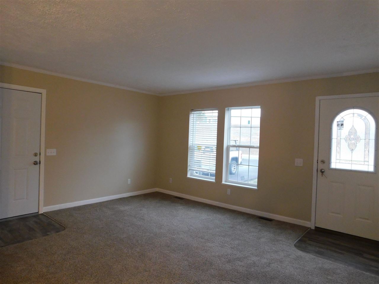 3895 Leslie Lane