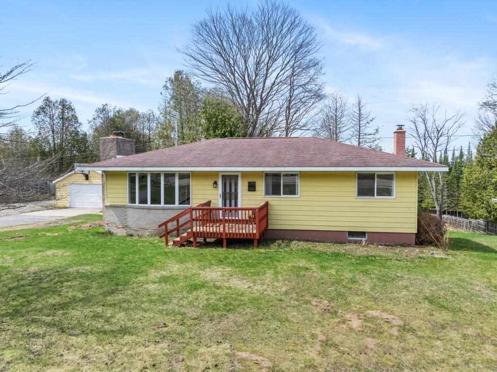 5748 Evergreen Trail, Petoskey, MI 49770