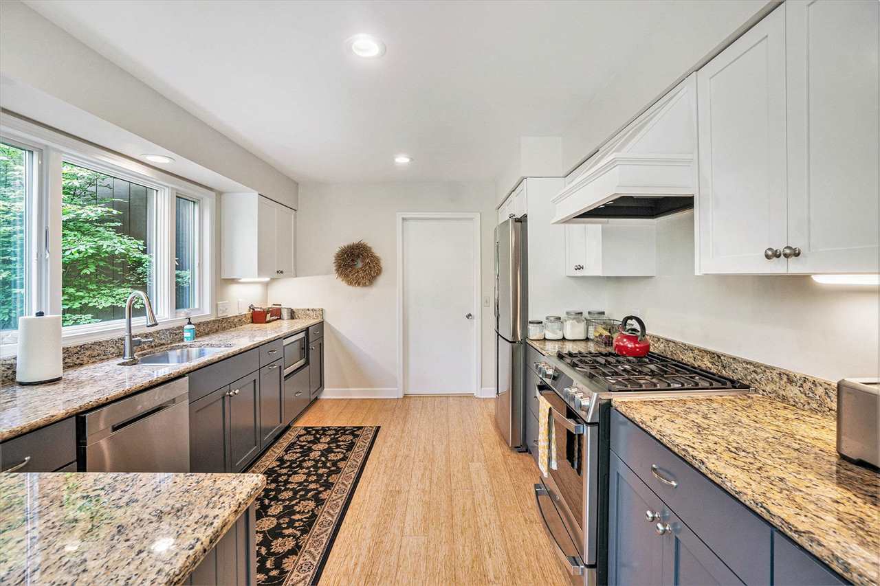 2430 Greenbriar