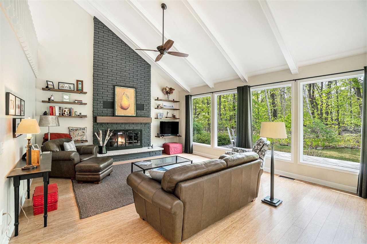2430 Greenbriar
