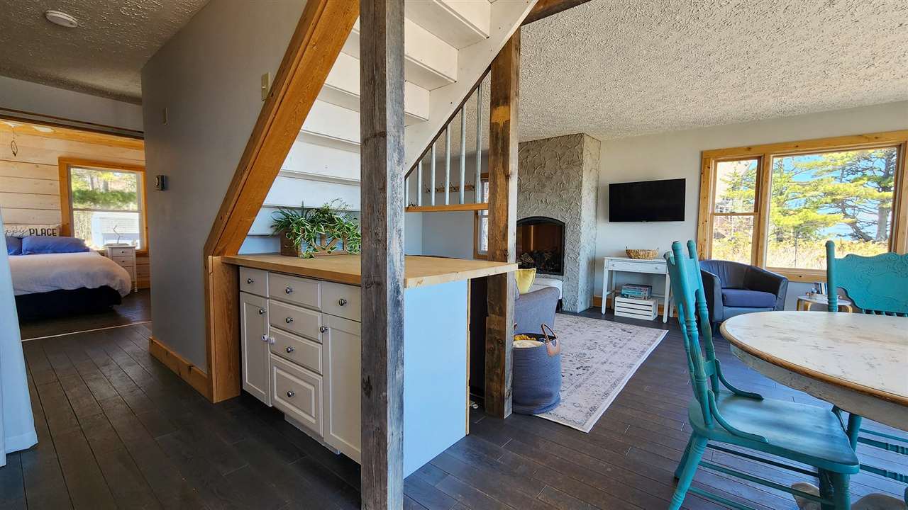 15718 N Blueberry Lane