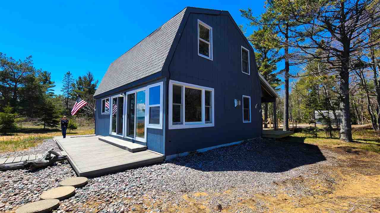 15718 N Blueberry Lane